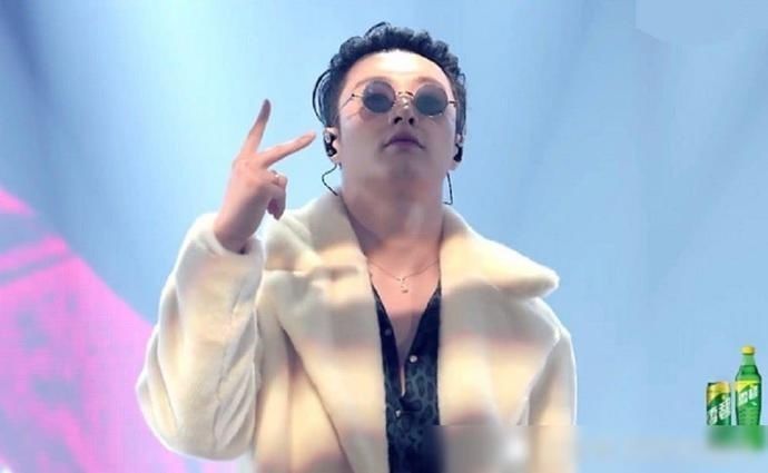 调戏|张艺兴被GAI调戏了,一脸无奈只能苦笑,粉丝评论:太扎心了