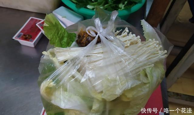 牛肉卷|回家“蹭饭”，80元买特价菜，倒在锅里感觉真的值