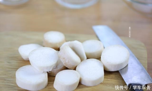 制作|让你流口水的香煎杏鲍菇,制作简单不油腻,切完花刀似鲍鱼