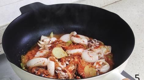  饭菜|这种小海鲜加上泡菜，随便一炒，就是一道下饭菜，香辣爽脆