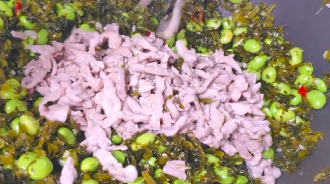 大人|1分钟学会经典下饭菜“雪菜炒毛豆”,鲜香美味,大人小孩都喜欢