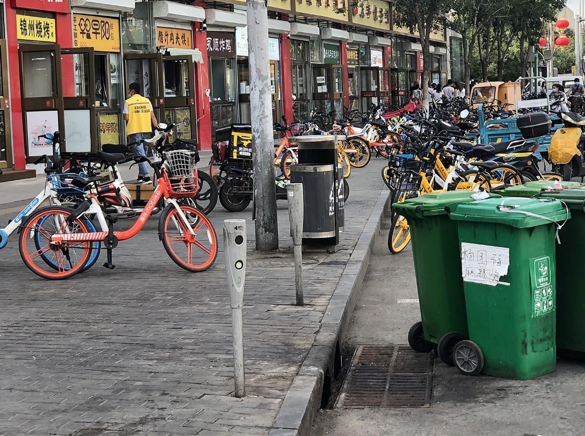 城市|残羹剩饭倒进路边雨箅子，城市下水道怎就成了泔水桶