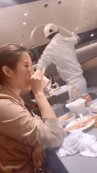 上街|妹子,你穿这样有个性的衣服上街,都不会觉得尴尬吗