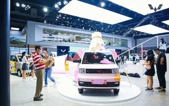 对方|有点意外!喜茶“爱”上了五菱宏光