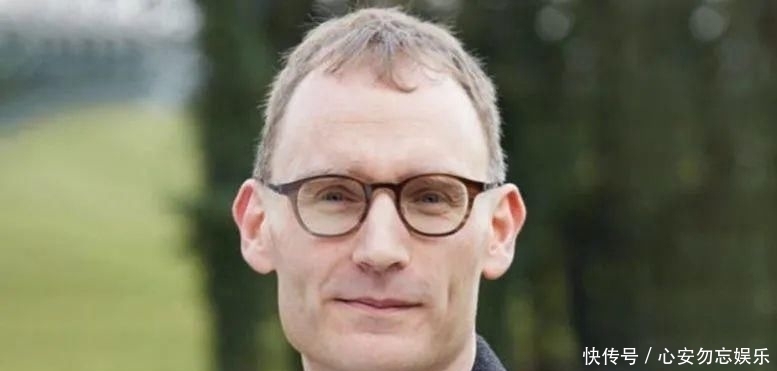 打破|要求英国隔离的专家,自己打破禁令秘会已婚情人,连警察都跟着尴尬