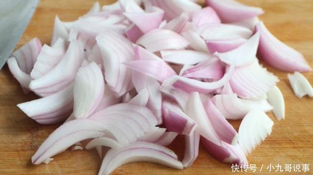 孩子|这三样素菜一起炒,实在太好吃了,三天两头给孩子吃,提高免疫力