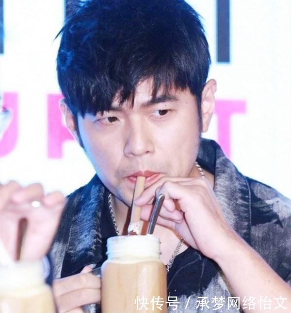 零食居然|明星带红的零食,千玺爱吃辣条,郑爽接地气,看到王一博:孩子气