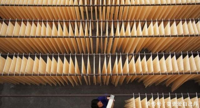 揉面|别再买手工面了,教你在家做,不揉面不擀面,爽滑筋道,太香了!