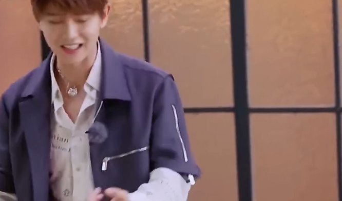 亲爱|任嘉伦上《亲爱的请放松》,打乒乓球翻车,对上张大大耿直过头了