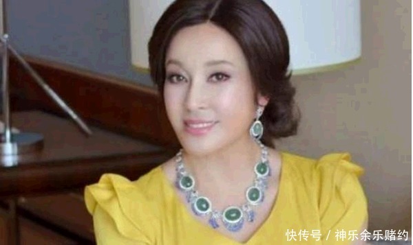  刘晓庆|65岁的刘晓庆再次“翻车”：直播带货不了解产品，遭到观众怒骂