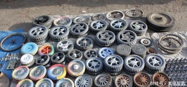 苏联|杜尚别的“跳蚤市场”,空瓶子成畅销品,还有苏联时期的老物件