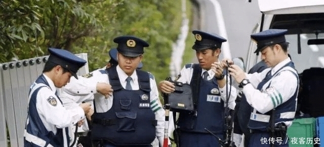 运钞车|男子冒充警察开走运钞车偷走3亿现金，警察7年花了9个亿也没破案