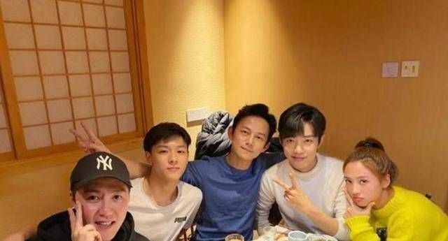 鼓励|黄晓明和黄磊在《向往的生活》疑似鼓励肖战,何炅一句话都没说