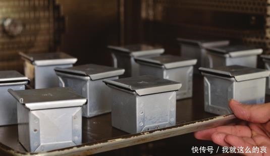 高筋面粉|特级红豆餐包,外酥内软,搭配甜而不腻的红豆馅,最适合拿来解馋