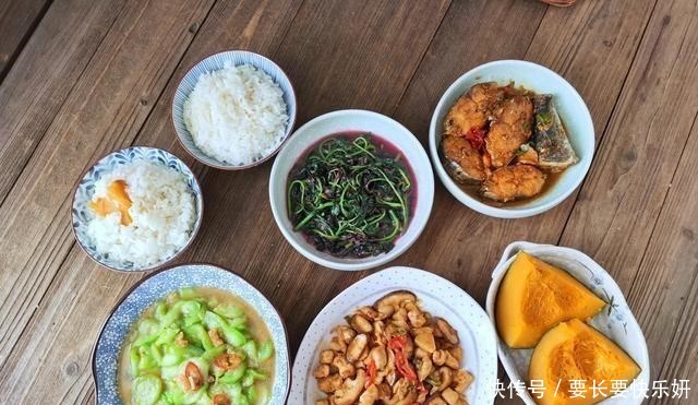 荤素|小两口的晚餐,不精致但很用心,荤素搭配,有滋有味很下饭!