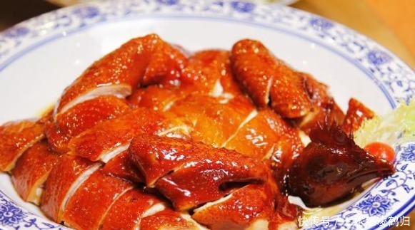 嫩皮|做豉油鸡时,万万不可直接下锅焖,多加一步,色泽艳丽、肉嫩皮滑