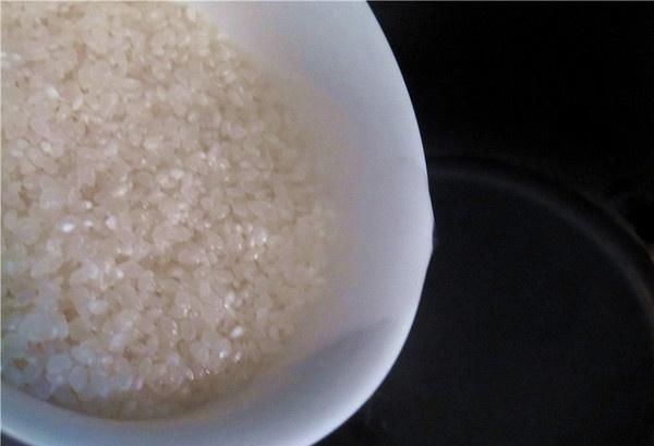 放糖|炖银耳汤直接放糖就大错特错了多加这“1步”,银耳羹清甜粘稠