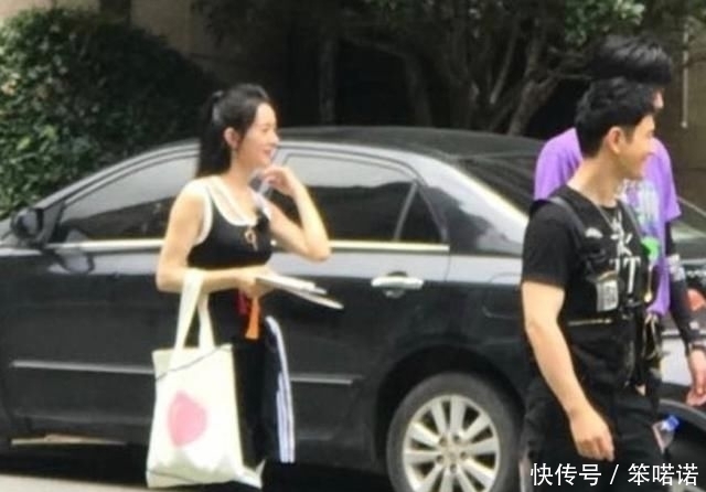  综艺|赵丽颖在《中餐厅》工作照传出，看清她的工作岗位，暴露咖位待遇