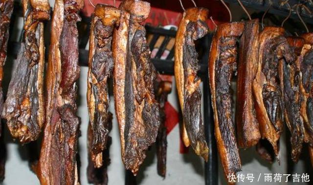 小吃|大娘路边卖“地道”小吃,60元一根却嫌贵,看清是它我买走2根