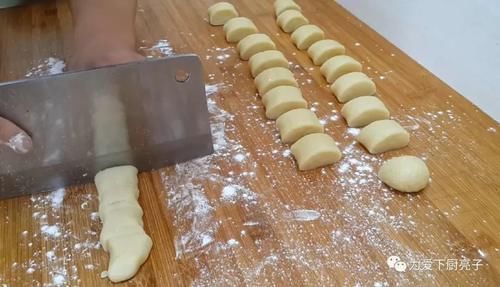 个个|中秋节月饼别买着吃了,锅里烙一烙,个个香酥又掉渣,没烤箱也能成功