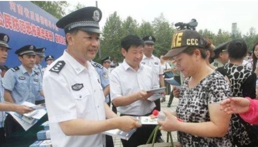 什么级别警察能穿白衬衫原来级别这么高,