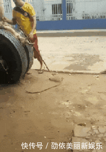  将近|“妹子伸出舌头量长度，将近10cm！”评论却说......哈哈哈太坏了！