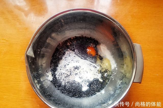 油炸麻叶|这道小吃,逢年必做,3块钱的成本能炸一大盆,酥酥脆脆,真好吃