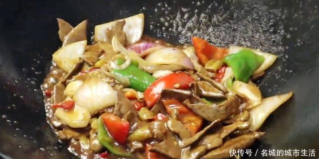 猪肝|炒猪肝不要直接下锅炒,加上这小技巧,鲜嫩不老没腥味,特别下饭