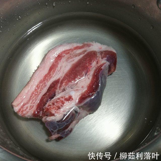 微辣|包菜炒回锅肉，肉香菜鲜，微辣可口