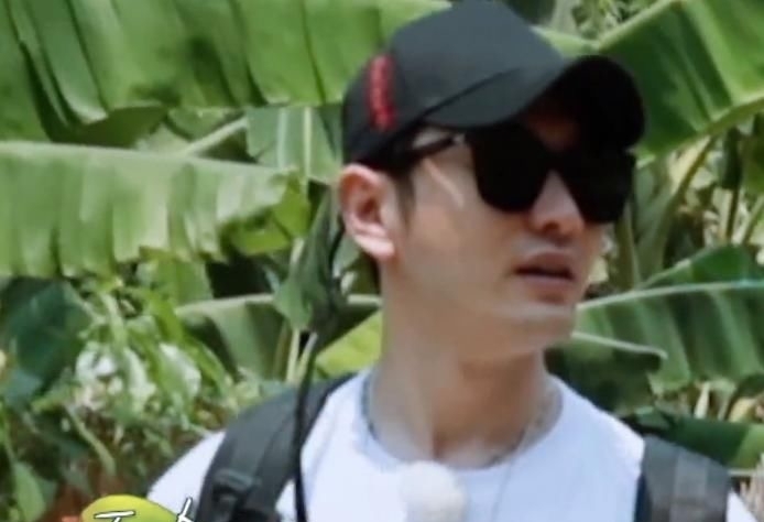 黄晓明离开|黄磊没出门送黄晓明,回到蘑菇屋的两个举动,透露内心情感