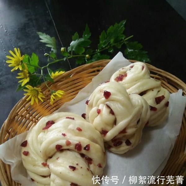 教你做|教你做一个简单的花卷,新手就会看到,发酵时间短,比馒头还好吃