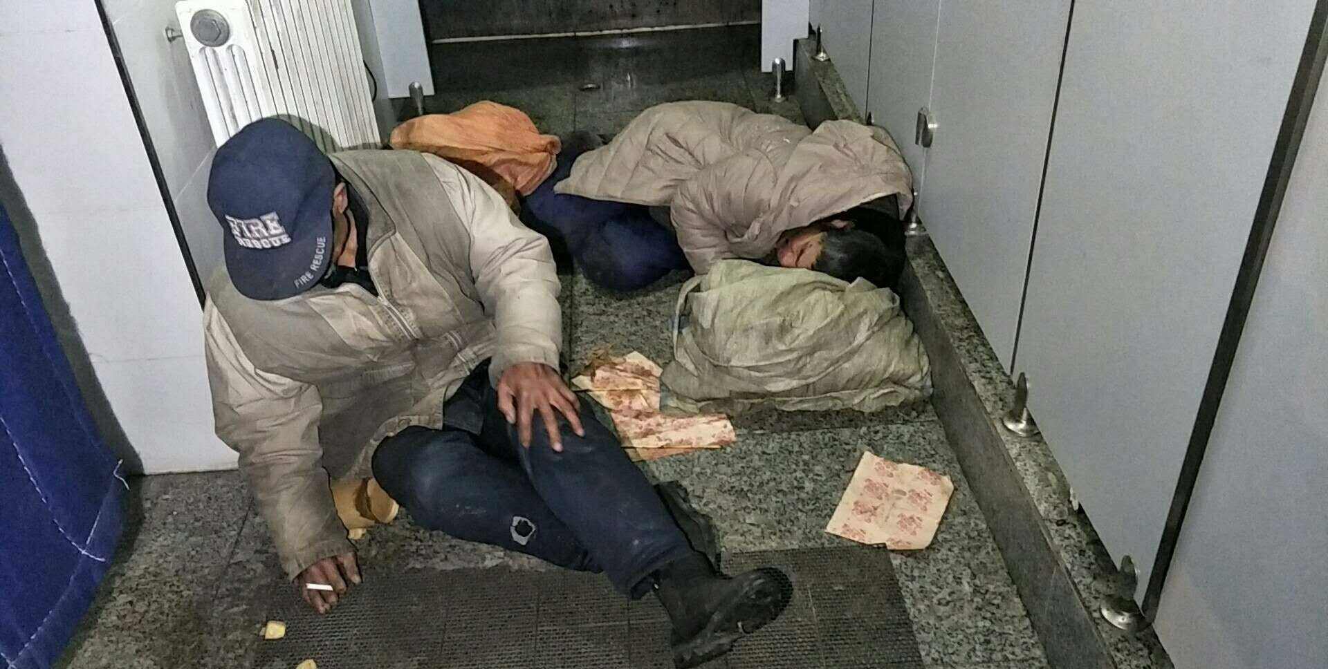 用尽|犯罪史上的奇案4个罪犯对乞丐用尽杀招，却仍不死，结果很悲剧