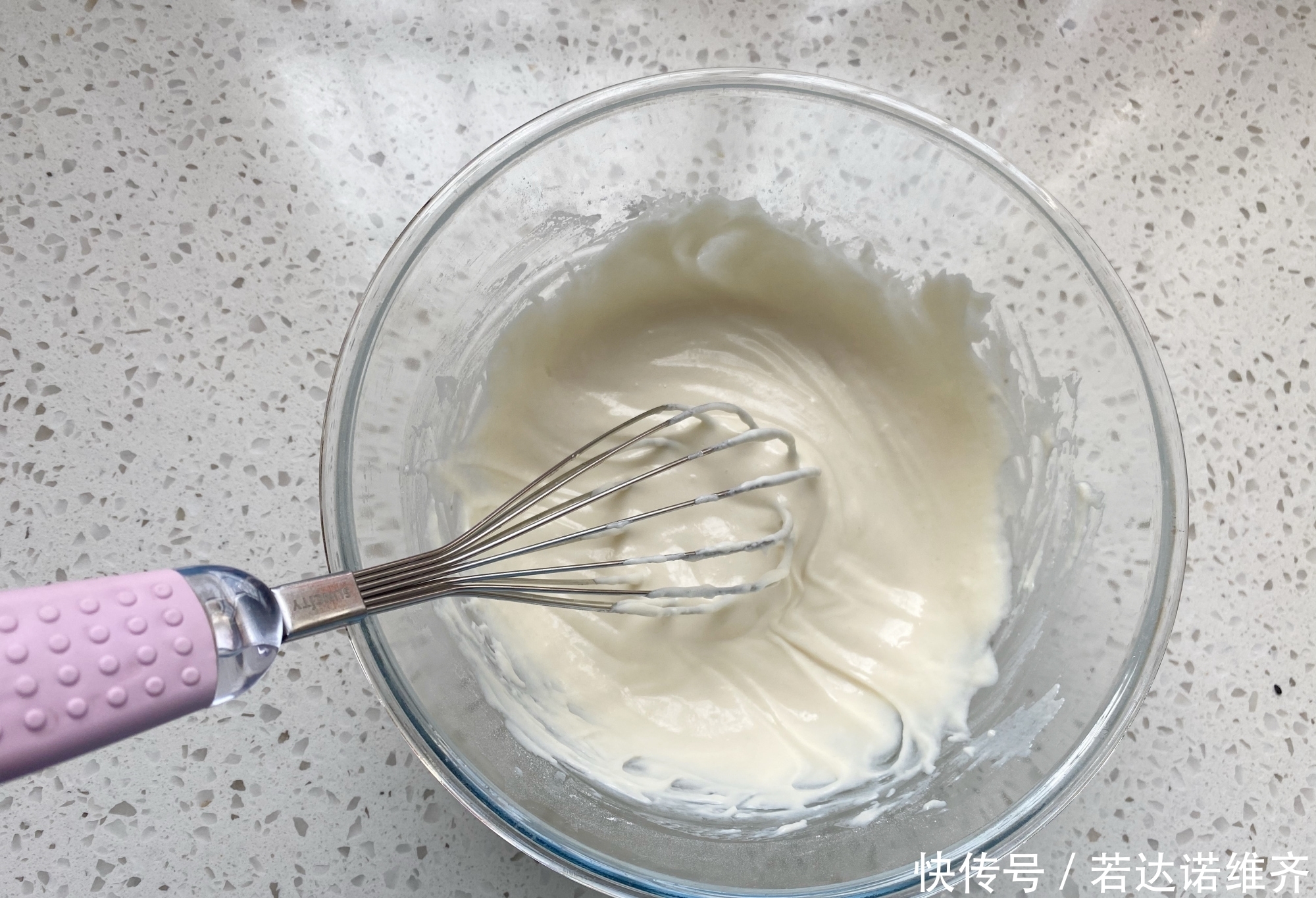 柔软|蛋糕卷最详细的教程,操作方便易成功,细腻柔软怎么卷都不裂