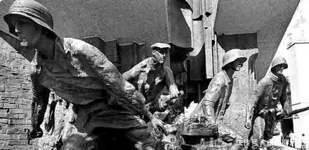 苏军|起义军鏖战华沙，苏军不去救援，这能怪苏联吗