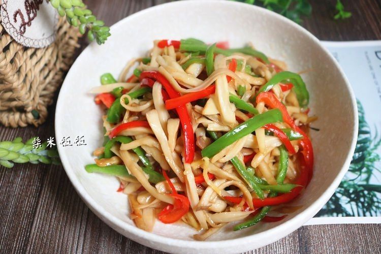 翻炒均匀|这三样一起炒,又鲜又脆,吃一口鲜嫩多汁,比肉嚼起来更香