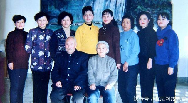 现状|夫妻俩连生8个女儿，因没儿子被全村嘲笑，如今一家人的现状如何