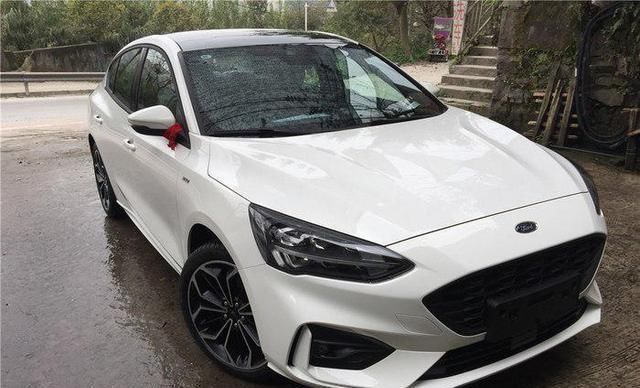 用车|开福特福克斯的人大多属于什么档次?车主用车1个月后说了真心话