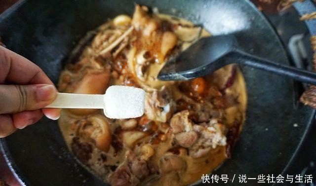 入口|猪脚加了一勺这个,味道香浓醇厚,入口肥而不腻,真是越吃越上瘾