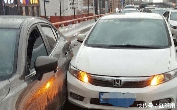 打完|小伙被多名男子持钢管殴打，打完人还要赔偿一千元：不给就让你们三人躺在这