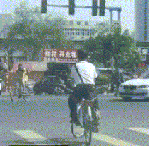 摩托车|搞笑GIF:三哥呀你们这样做有考虑过摩托车的感受吗?