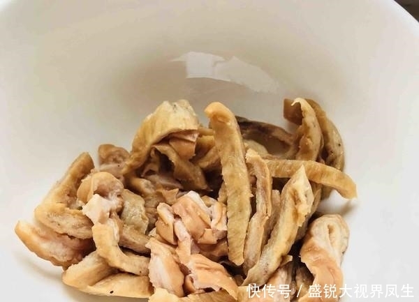  女人|这菜是“催老剂”，医生从来不让家人吃，很多女人把它当作美食