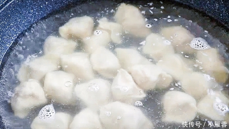 把饺子推|煮饺子水开才下锅？大错特错，这1步做对了，饺子香嫩不破皮