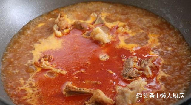 配上|想吃肉了,做了一道土豆炖排骨,配上韩式辣酱,太下饭了