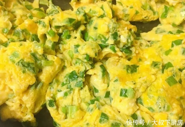  香嫩|韭菜怎么做？大叔教你韭菜煎鸡蛋，香嫩味美，简单易学，非常好吃