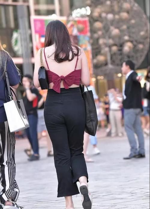 小姐姐|街拍:清纯娴淑的小姐姐,称得上宅男杀手