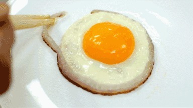 香嫩|煎荷包蛋时,有人用热油有人用凉油?大厨这样煎,难怪香嫩不粘锅