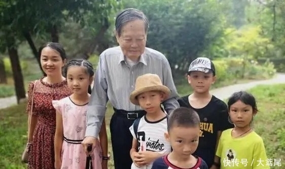 2019年度求是奖揭晓,杨振宁被授予求是