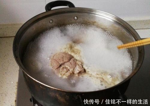  浸泡|炖羊肉汤，膻味太重不要慌，多放“2种”食材，汤汁透鲜没异味