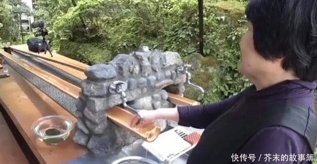 竹子|竹子劈开上面流出面条的美食叫“流水面”日本人很爱吃，你吃过没