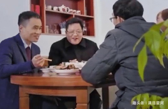 摄影师|第一个尝到可乐甜头的中国人,40年前坐长城喝可乐,如今怎样了